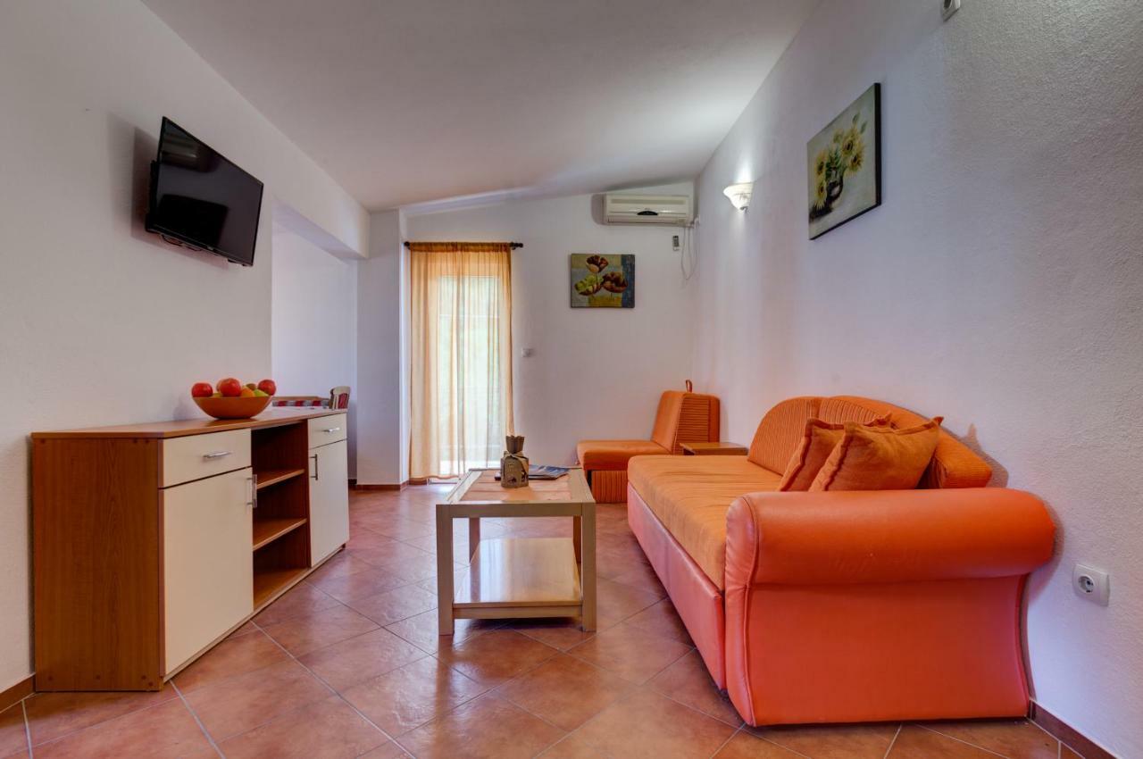 Apartments Radojevic Petrovac Εξωτερικό φωτογραφία